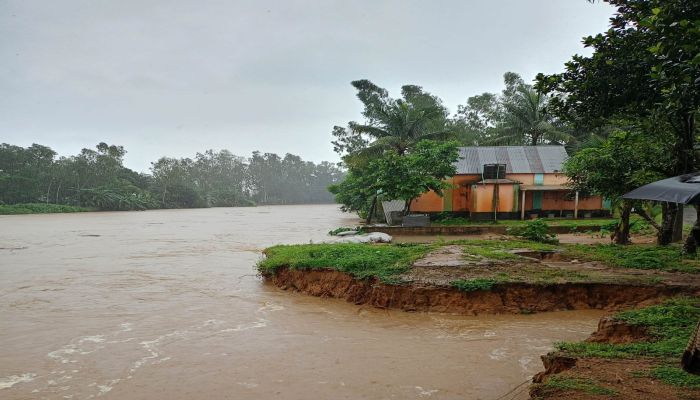 মেঘালয়ের পাহাড়ি ঢলে মহারশি নদীর পানি বৃদ্ধি, ভাঙন আতঙ্কে সোমেশ্বরী নদী তীরবর্তী মানুষ
