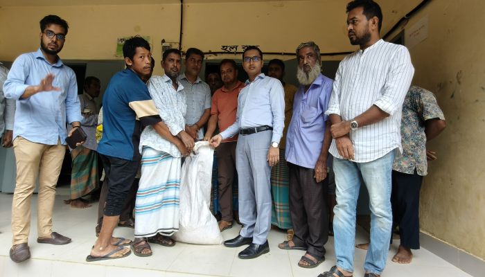 পাতাছড়া ইউনিয়নে দূর্যোগে ক্ষতিগ্রস্ত পরিবারের মাঝে ত্রাণ সামগ্রী বিতরন