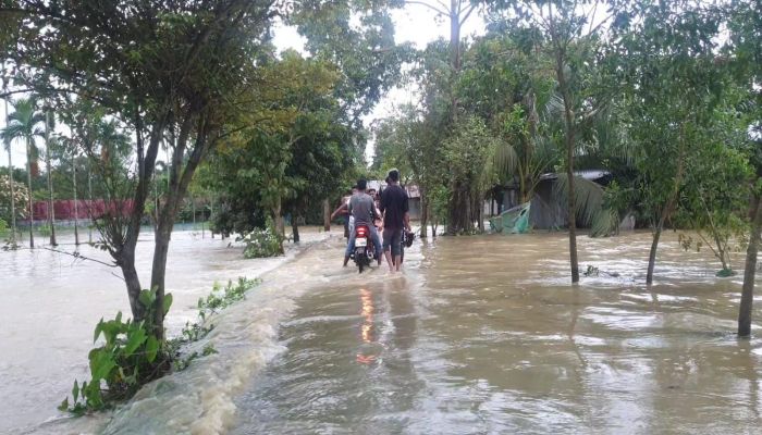 মনুনদীর বাঁধ ভেঙে ৫ ইউনিয়নের ৩৫ হাজার মানুষের মানবেতর জীবন 