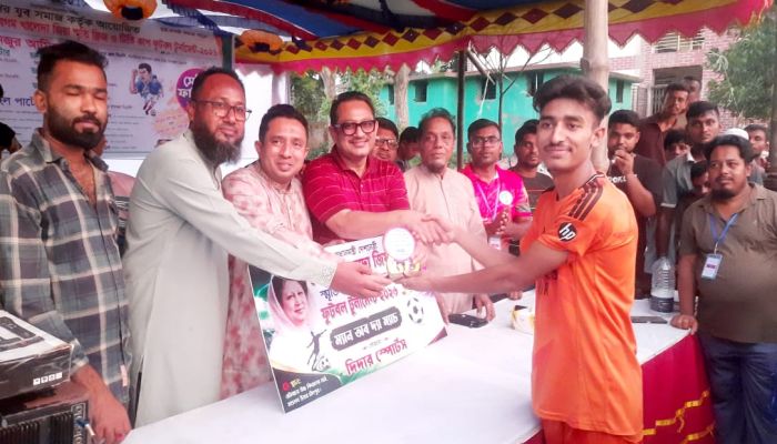 মতলব উত্তরে বেগম খালেদা জিয়া স্মৃতি ফুটবল ফ্রিজ টিভি কাপ টুর্নামেন্টের সেমি ফাইনাল ম্যাচ অনুষ্ঠিত 