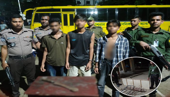 আনসার সদস্যদের সাহসিকতায় শিকদার মেডিকেল কলেজ হাসপাতালে দেশীয় অস্ত্রসহ সংঘবদ্ধ চোরচক্রের ৩ সদস্য আটক
