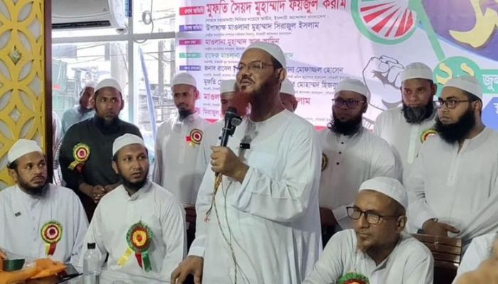 আমরা চলছিলাম মদিনার দিকে, হঠাৎ দেখি কাফেলা যাচ্ছে আমেরিকার দিকে: ফয়জুল করিম