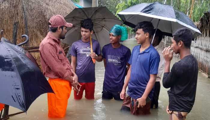 ভারী বর্ষণে কক্সবাজারে উদ্ধার অভিযানে আনসার-ভিডিপি, নিরাপদ আশ্রয়ে দুর্গত মানুষ