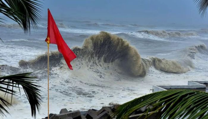 দেশের ১৪ জেলায় ঝোড়ো হাওয়ার আভাস, নদীবন্দরে ১ নম্বর সংকেত