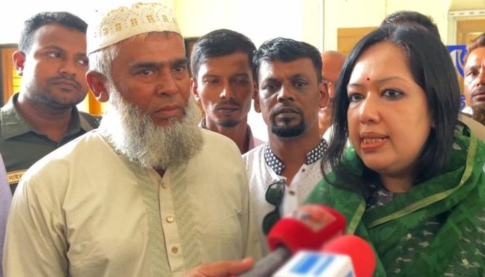 শেখ হাসিনার দেশে ফিরতে বাধা নেই : রুমিন ফারহানা