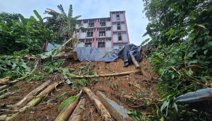 পাহাড়ধসের শঙ্কায় বিদ্যালয় ও কলেজের ভবন