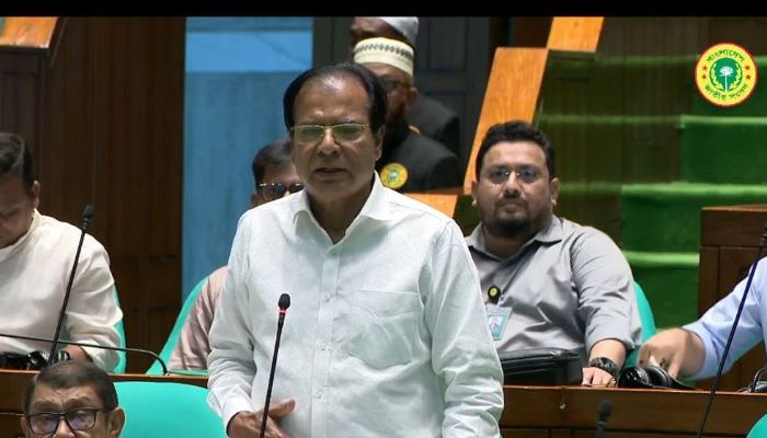 পাহাড়ে ঝুঁকিপূর্ণভাবে বসবাসকারীদের বাড়ি তৈরি করে দেবে সরকার