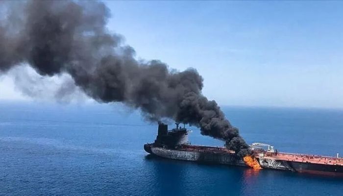হরমুজে তেলের ট্যাংকারে ভয়াবহ বিস্ফোরণ