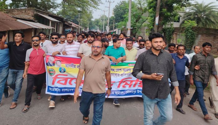 প্রধানমন্ত্রীকে কটূক্তির প্রতিবাদে দৌলতপুরে ছাত্রদল ও সেচ্ছাসেবক দলের বিক্ষোভ