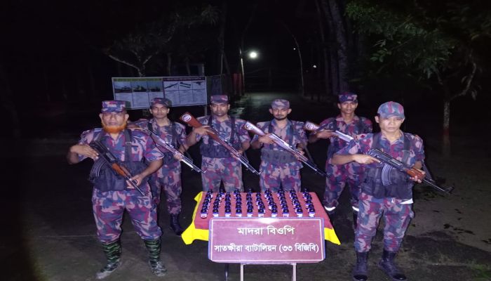 সাতক্ষীরা-কলারোয়া সীমান্তে বিজিবির অভিযান, সাড়ে ৩ লাখ টাকার চোরাচালানী মালামাল জব্দ