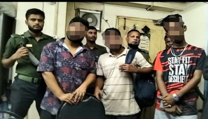 জাতীয় হৃদরোগ হাসপাতালে আনসারের বিশেষ অভিযান: ৪ ছিনতাইকারী ও মাদকসেবী আটক