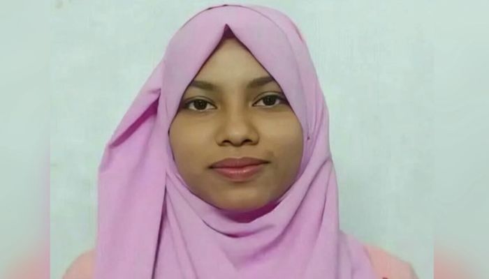 অদম্য ইচ্ছাশক্তিতে অভাব জয়, ফারজানার গোল্ডেন জিপিএ-৫  