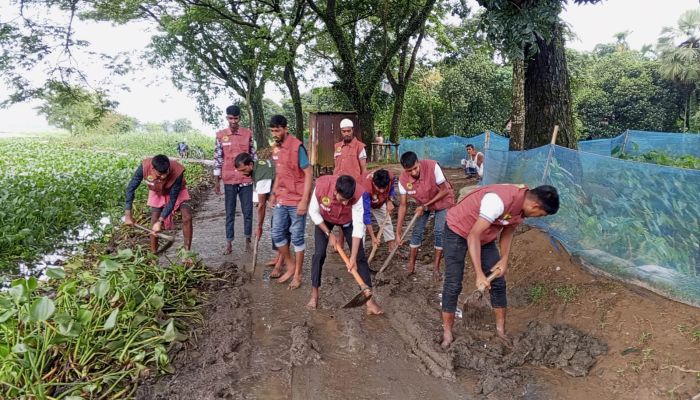 স্বেচ্ছাশ্রমে জনদুর্ভোগ লাঘব, সুনামগঞ্জে আনসার-ভিডিপির ব্যতিক্রমী উদ্যোগ 