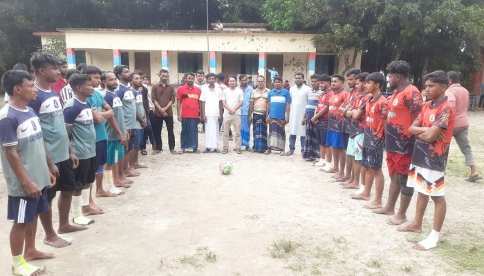 মতলব উত্তরে দক্ষিণ বোরচর মিনি খাশি কাপ ফুটবল টুর্নামেন্টের উদ্বোধন 