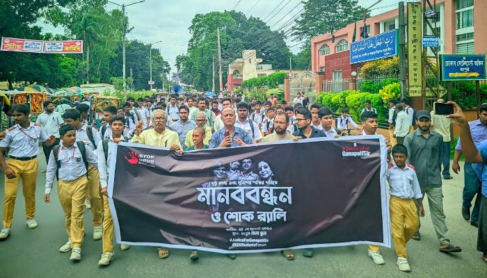 শিক্ষকসহ একই পরিবারের ৪ জনকে হত্যার বিচারের দাবিতে উত্তাল রংপুর