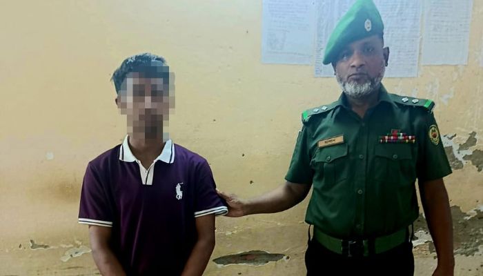 আনসারের তৎপরতায়  জাতীয় বক্ষব্যাধি ইনস্টিটিউট ও হাসপাতালে দালাল আটক