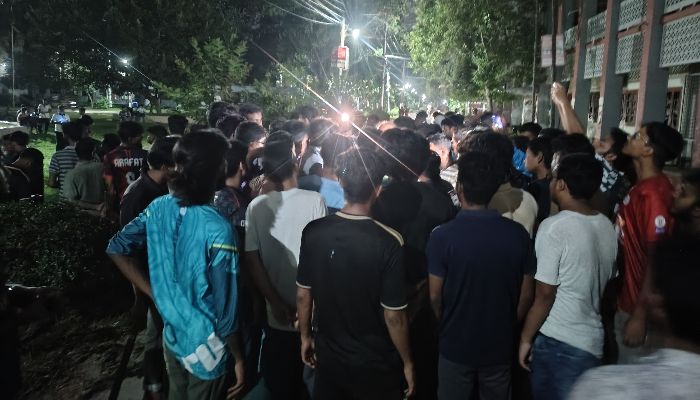 রাবিতে সংঘর্ষের ঘটনায় সাংবাদিককে মারধর, ভিডিও মুছে দেওয়ার অভিযোগ