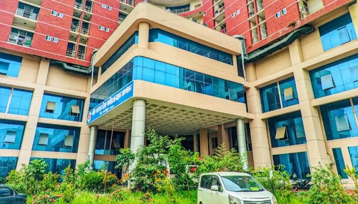 টঙ্গী সরকারি হাসপাতালে সেবার নামে খারাপ আচরণ ও দালাল চক্রের দৌরাত্ম্য