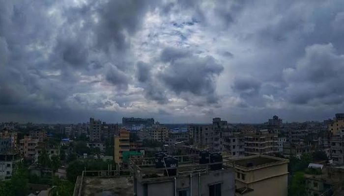 আজকের ঢাকার আকাশ মেঘলা, বজ্রসহ বৃষ্টির সম্ভাবনা