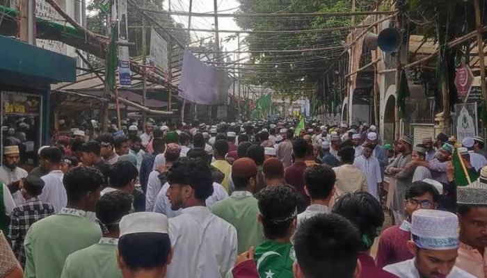 জশনে জুলুসে চট্টগ্রামে মানুষের ঢল, ভোর থেকেই নগরমুখী জনস্রোত