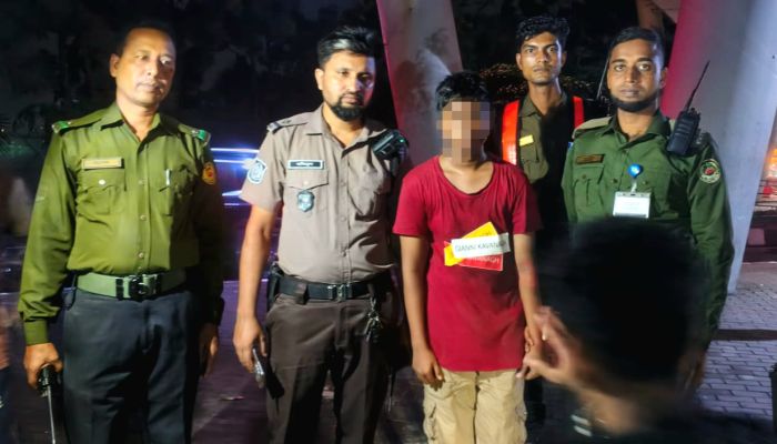 আনসারের তৎপরতায় হাতিরঝিলে ছিনতাইকারী আটক