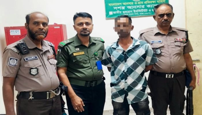 আনসারের অভিযানে জাতীয় হৃদরোগ ইনস্টিটিউট ও হাসপাতালে দালাল আটক 