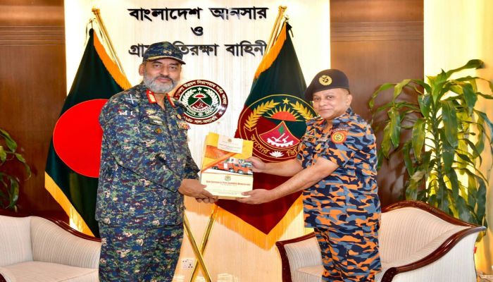 আনসার-ভিডিপি মহাপরিচালকের সাথে ফায়ার সার্ভিস ও সিভিল ডিফেন্স এর ডিজির সাক্ষাৎ