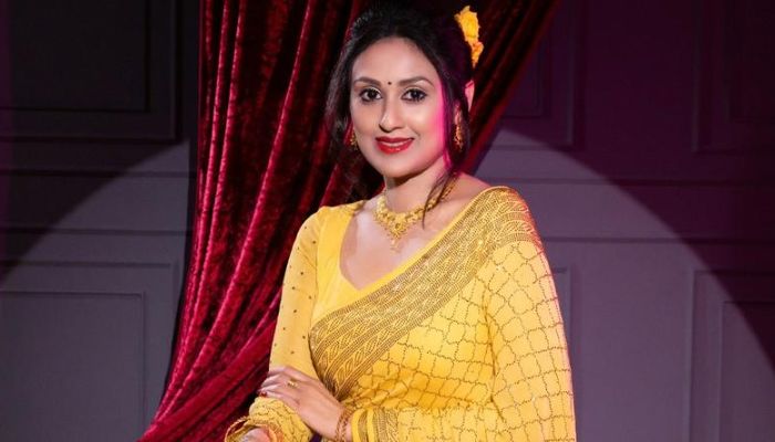 চল্লিশের পরও সুন্দর থাকতে কুসুমের চার মন্ত্র