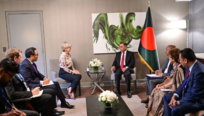 প্রধানমন্ত্রীর সঙ্গে জাতিসংঘ মহাসচিবের বিশেষ দূতের সৌজন্য সাক্ষাৎ