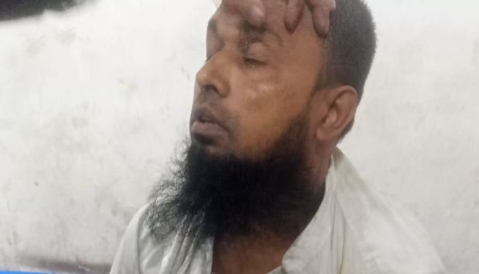 নোয়াখালীতে মাদ্রাসা শিক্ষকের বিরুদ্ধে এক  ছাত্রীকে ধর্ষণের অভিযোগ, গণধোলাইয়ের পর পুলিশের সোপর্দ
