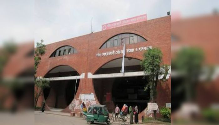 সোহরাওয়ার্দী হাসপাতালে আনসারদের হাতে পাঁচজন আটক, হস্তান্তরিতদের মধ্যে একজনের মৃত্যু