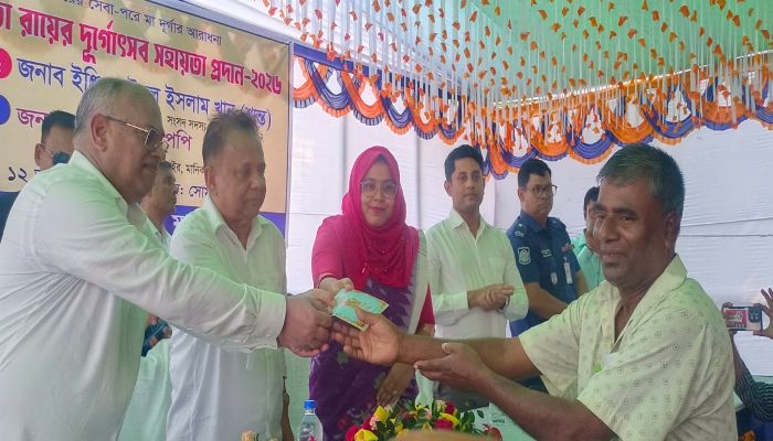 শিল্পপতি অনিরুদ্ধ কুমার রায়ের আর্থিক অনুদান পেল ৮৪টি পূজামণ্ডপ
