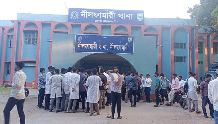 আলট্রাসনোগ্রাফির রিপোর্ট নিতে গিয়ে চিকিৎসককে মারধর, অ্যাম্বুলেন্সচালক আটক