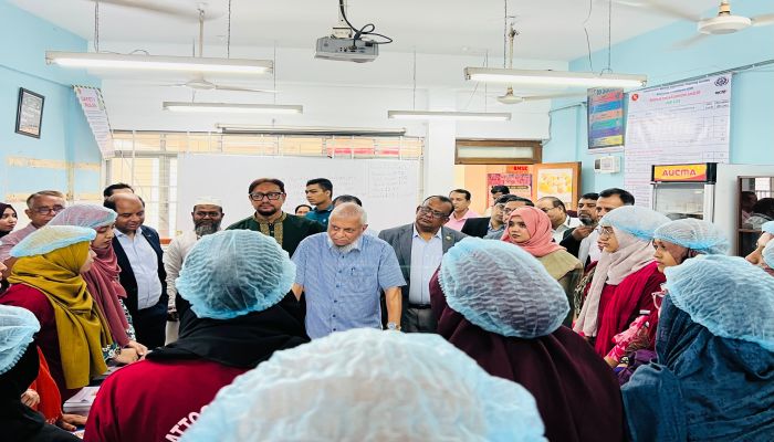  *চট্টগ্রামে কারিগরি প্রশিক্ষণ কেন্দ্র পরিদর্শন করলেন শ্রম ও কর্মসংস্থান মন্ত্রী আরিফুল হক চৌধুরী*