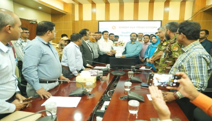 বিআরটিসির নবনিযুক্ত চেয়ারম্যান মীর আহমেদ তারিকুল ওমরের প্রথম কর্মদিবস শুরু