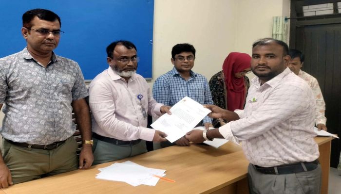 আধুনিক গানের পর পল্লীগীতিতে গীতিকার রেজাউল করিম জীবন