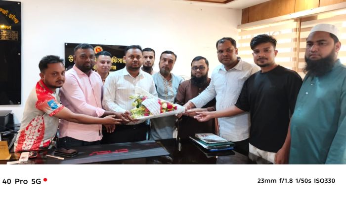 চুনারুঘাট মডেল প্রেসক্লাবের পক্ষ থেকে ইউএনও গালিব চৌধুরীকে ফুলেল শুভেচ্ছা, মতবিনিময় সভা অনুষ্ঠিত