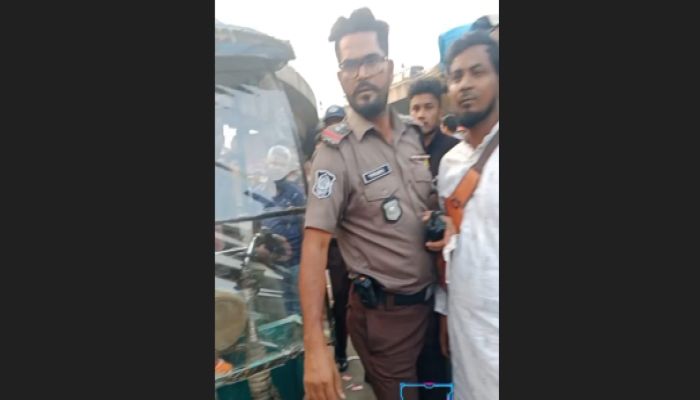 যাত্রাবাড়ীতে সাংবাদিককে হেনস্তা ও মুঠোফোন কেড়ে নেয়ার অভিযোগ