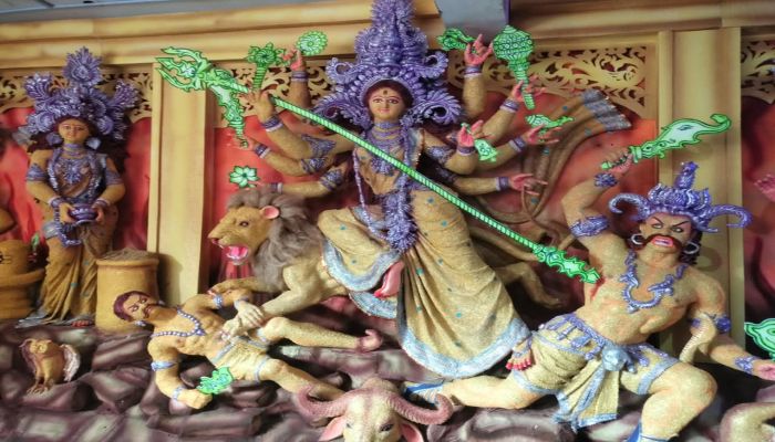 ৫০ কেজি মুগের ডালে তৈরি দৃষ্টিনন্দন দুর্গাপ্রতিমা, আশাশুনির দক্ষিণ বড়দল কালী মন্দিরে ব্যতিক্রমী আয়োজন
