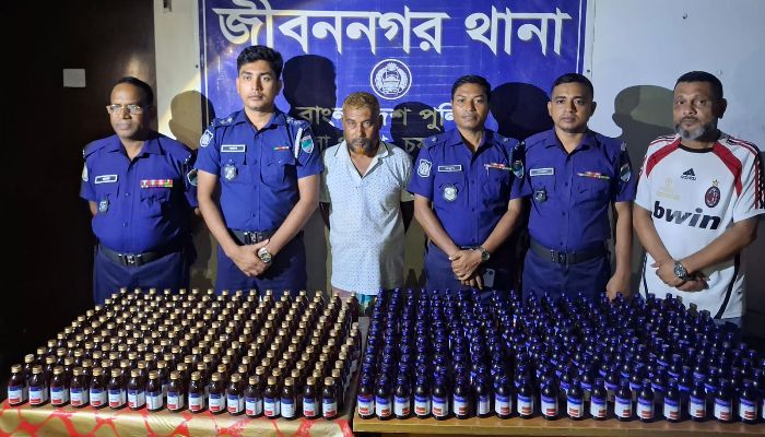 জীবননগরে পুলিশের অভিযানে ৪৫৩ বোতল মাদকদ্রব্য উদ্ধার, গ্রেপ্তার ১