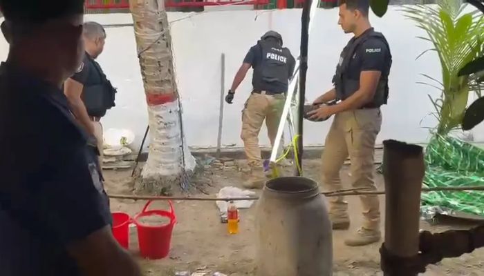 লালন শাহের মাজারের ভেতর থেকে পেট্রোল ও টাইম বোমা উদ্ধার