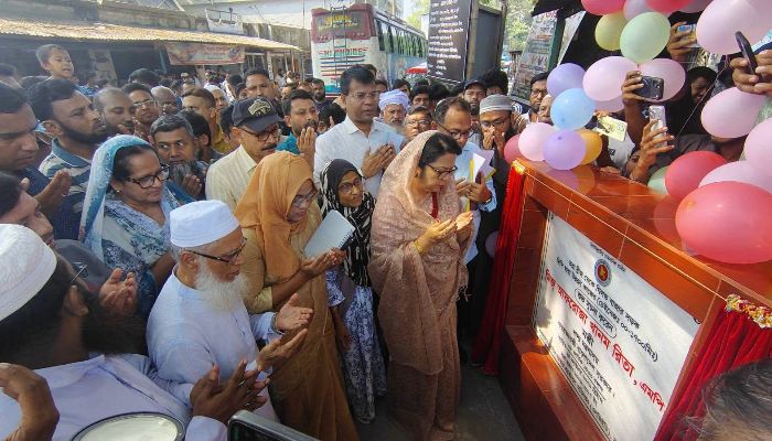 সড়কের কাজে অনিয়ম পেলে কঠোর ব্যবস্থা নেওয়া হবে: খাদ্যমন্ত্রী