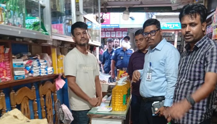 মৌলভীবাজারে ১৬০ কেজি নিষিদ্ধ পলিথিন জব্দ, দুটি প্রতিষ্ঠানকে ৭০ হাজার টাকা জরিমানা