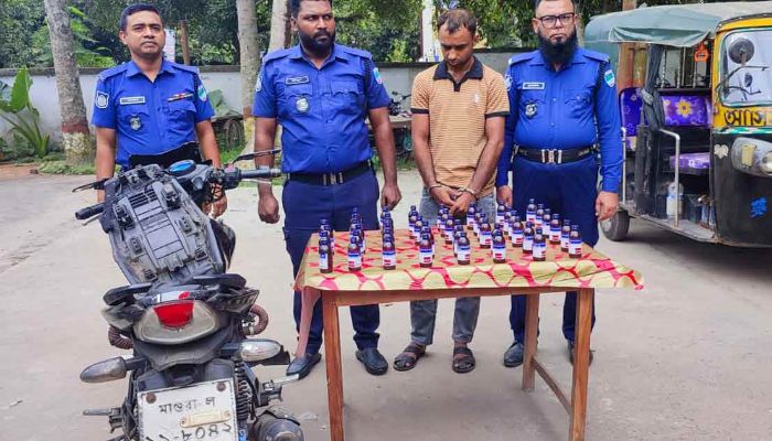 চুয়াডাঙ্গার জীবননগরে ৪৬ বোতল উইন সিরিক্স সিরাপ জব্দ, আটক ১