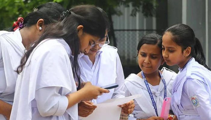 এইচএসসি ও সমমান পরীক্ষায় প্রায় অর্ধেক শিক্ষার্থীই ফেল
